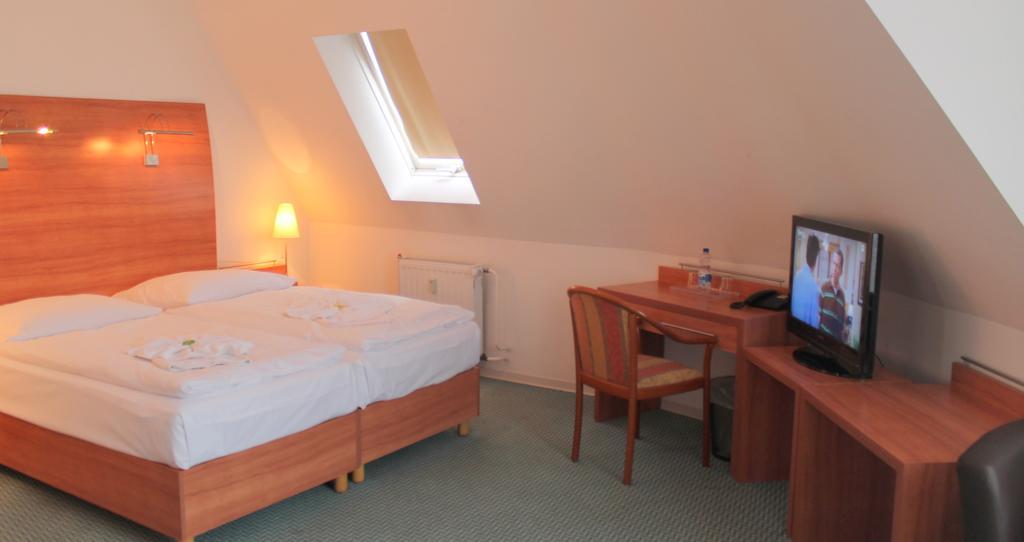Double Room,185020452:JPEG